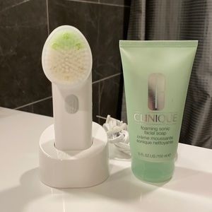 Clinique Sonic System Face Cleansing Brush with Foaming Sonic Facial Soap